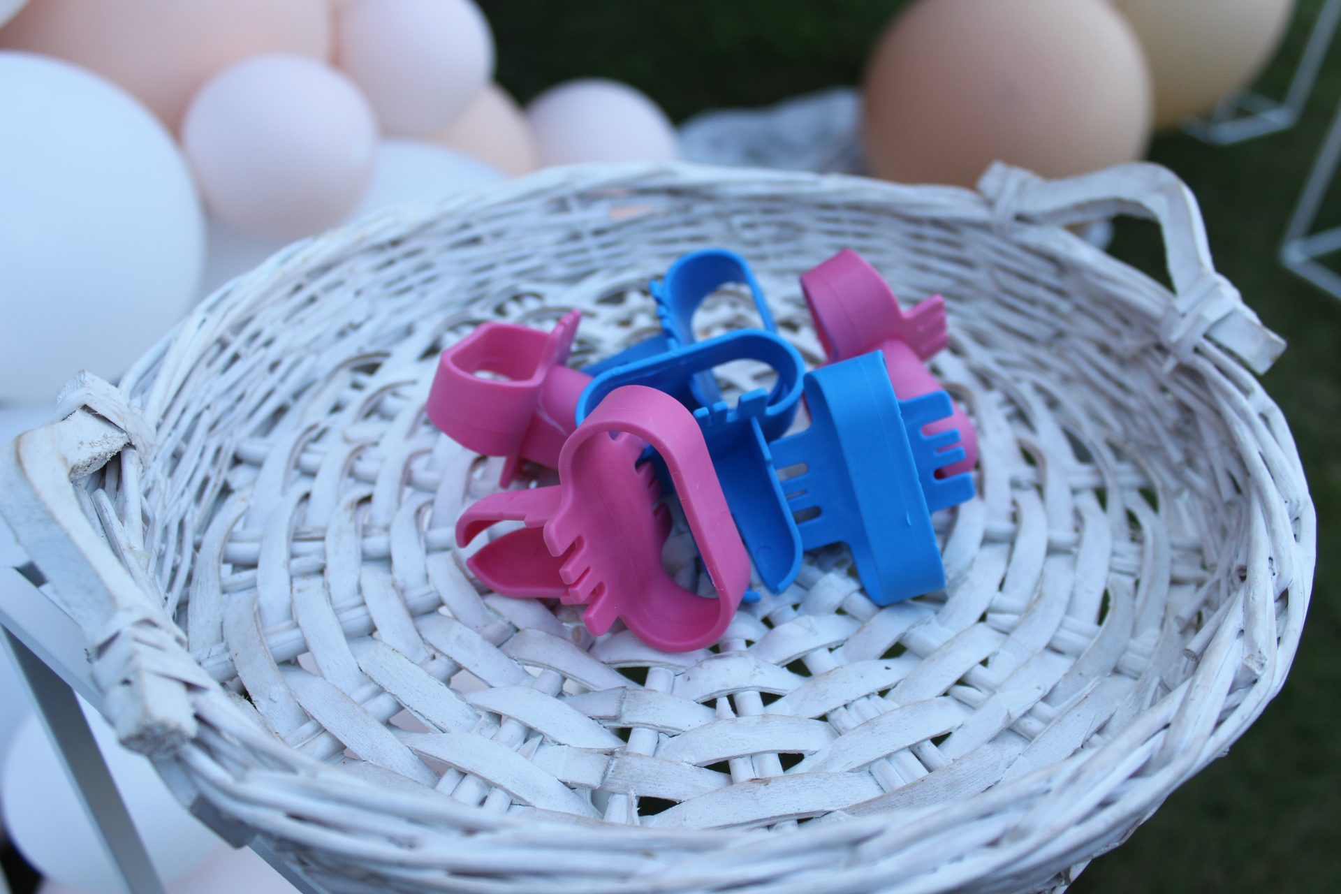 Pomôcka na zauzlenie balónov